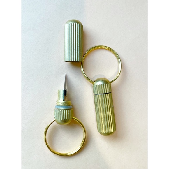 Pretty Bird Keychain - Picture 9 of 11